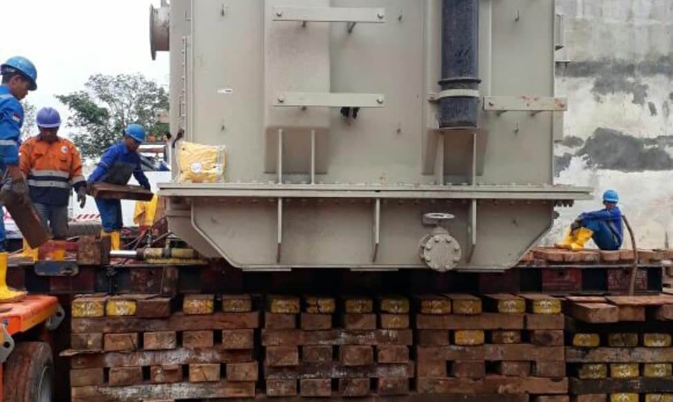 Unloading dan Setting Transformer 500 Mva di Sorik Merapi 007